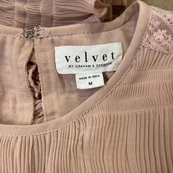 Velvet by Graham & Spencer Anthropologie Ruffle Lace Blouse Size Medium - Picture 7 of 11